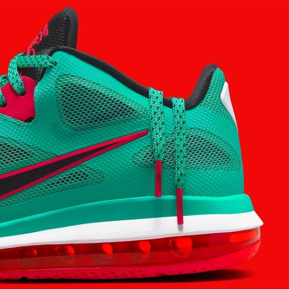 Nike LeBron 9 Low, “Reverse Liverpool FC” sneakers, New in Box, M13